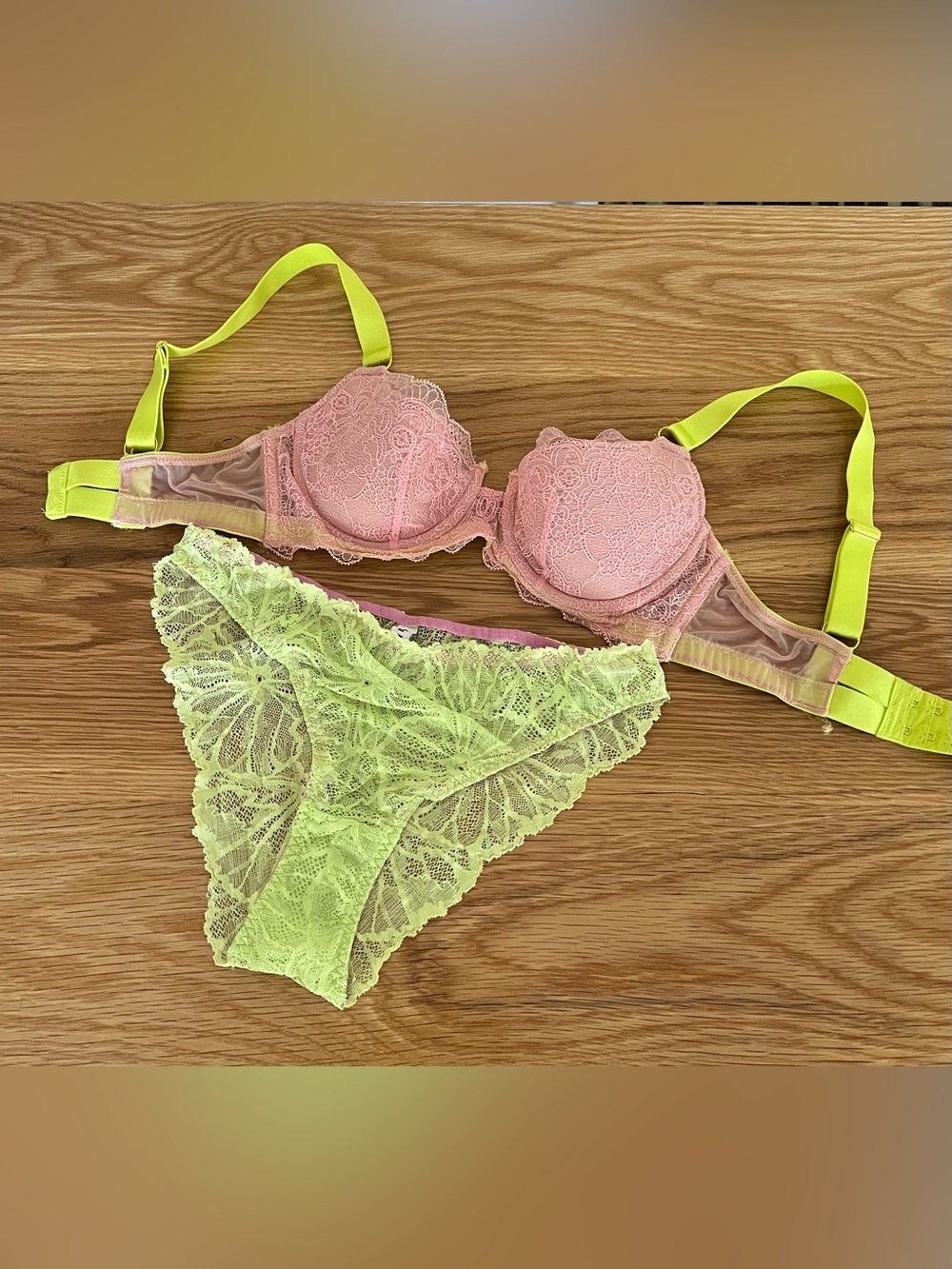 Dora Larsen Neon Lace Lingerie Set Pink & Lime Green Bra 32B Panty US 4